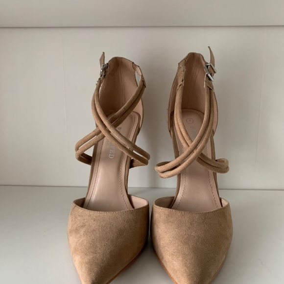 Nude suede pumps with cross strap detail - Picture 4 of 4